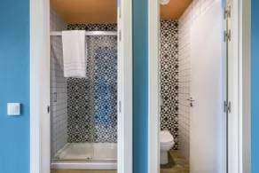 Mola Hostel - Bathroom