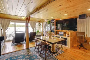 Lakeside Berkshires Cabin w/ Private Dock & Views - Interiør