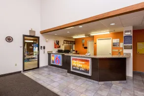 Motel 6-Waterloo, IA - Hall