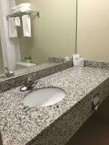 Econo Lodge Okotoks - Badeværelse