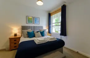 Crescent House Apartments - Zimmer