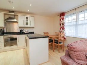 1 Tregonwell Court - Eigene Küche