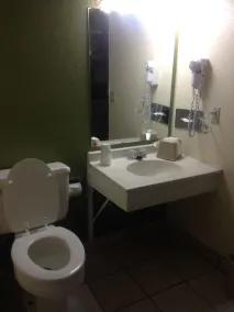 Super 8 by Wyndham Craig - Bathroom