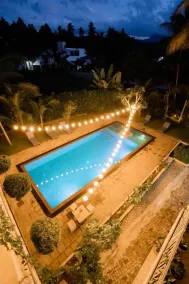 French Garden Kandy - Piscina
