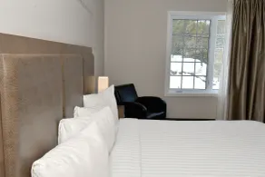 Hôtel Pavillons Le Petit Manoir du Casino - Vue de la chambre