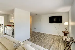 Dock, 3 Mi to Beach: Canal-front Englewood Escape - Intérieur