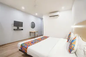 Fabhotel Royale 49 - Chambre