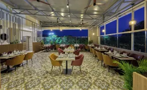 Grand Continent Mysore A Sarovar Portico Affiliate Hotel - Restaurant