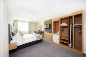 Holiday Inn Reading South M4 Jct 11 by IHG - Room