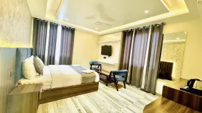 Raksha Suites & Banquet Greater Noida - Room