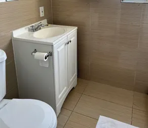 Plaza Hotel Gardena - Bathroom