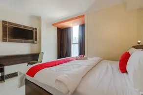 RedDoorz Plus at Boulevard Panakkukang Makassar - Værelse