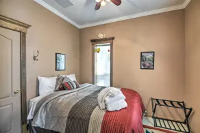 Charming Loveland Home w/ Yard, Walk to Dtwn! - Værelse