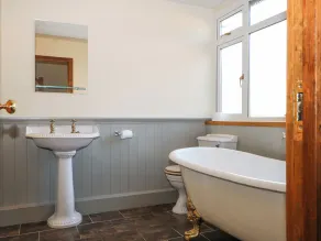 Coventina - Bathroom