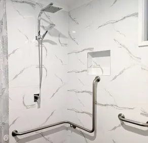 Seaview Motel & Apartments - Bathroom