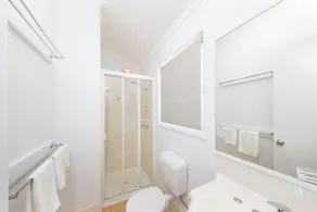 Kingaroy Holiday Park - Bathroom
