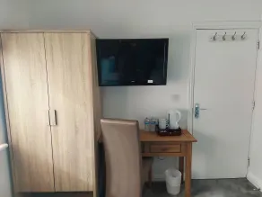 Apple House Wembley - Family room with shared bathroom - Room amenity
