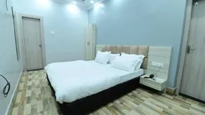 The Lake - Room