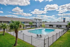 Studio 6 Rosenberg TX - Piscine