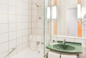Ibis Budapest Citysouth - Bathroom