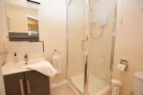 Little Rushbrook Cottages - Bathroom