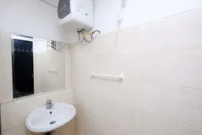 Nice And Elegant 1Br At The Wave Kuningan Apartment - Badrum