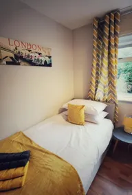 5 Bedroomed House Available for Guests and Contractors Wifi Parking - Room