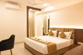 Hotel Radhe Pride  - Chambre