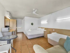 Camden Motor Inn - Room