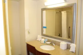 Hampton Inn Gloucester - Room