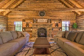 Secluded Cabin w/ Spacious Kitchen & Dining Area! - Interiör
