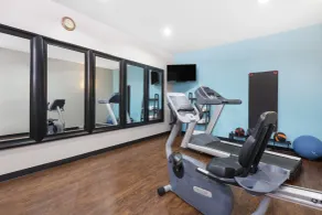Days Inn & Suites by Wyndham Madisonville - Sala de fitness