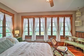 Classy Colonial House w/ Furnished Sunroom! - Rom