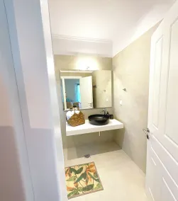 Beachfront 4-bed luxury suite - Agios Gordios Corfu Greece - Badeværelse