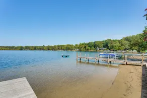 13 Mi to South Haven: Lakefront Retreat w/ Dock! - Interiør