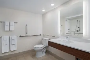 Holiday Inn Express Hotel & Suites Bentonville by IHG - Salle de bain