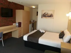 Big Valley Lakeside Paradise Motor Inn - Room