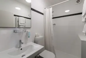 Hotel ATLANTA Darmstadt - Bathroom