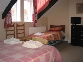 The Beaches Guest House - Room