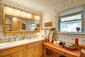 Vintage 1920 home with 5 bedrooms sleeps 6 near UMD and views of Lake Superior - Innenbereich