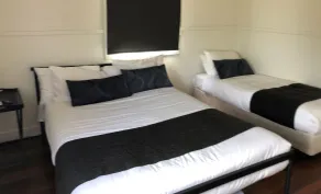 Gin Gin Budget Accommodation - Habitación