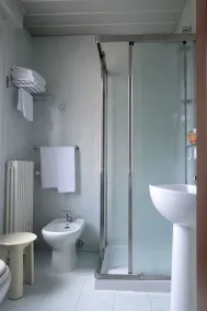 Hotel Roma - Bathroom