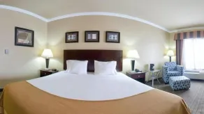 Holiday Inn Express Hotel and Suites Natchitoches by IHG - Zimmer
