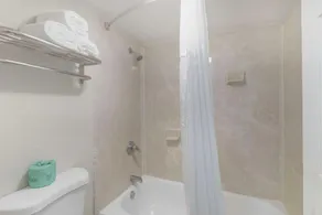 Downtown Inn & Studio Suites - Baño