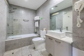 Argus Hotel Darwin - Bathroom
