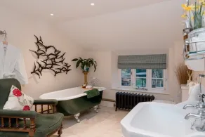 Muddifords Court - Bathroom