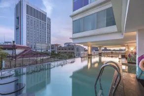 Quest Hotel Darmo - Surabaya by ASTON - Pool