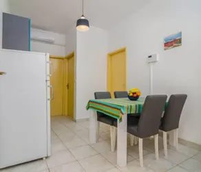 Nicely decorated holiday house Katarina by the sea - Servicio de comidas en la habitación