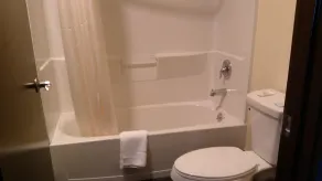 Brick Motor Inn - Bathroom