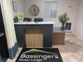 Bassingers Motor Lodge - Vestíbulo